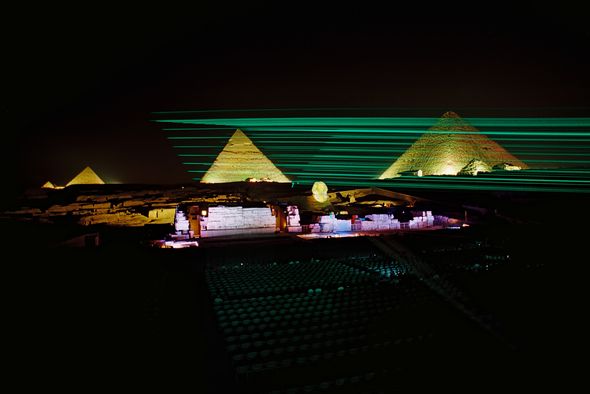 Pyramide of Gizeh 01