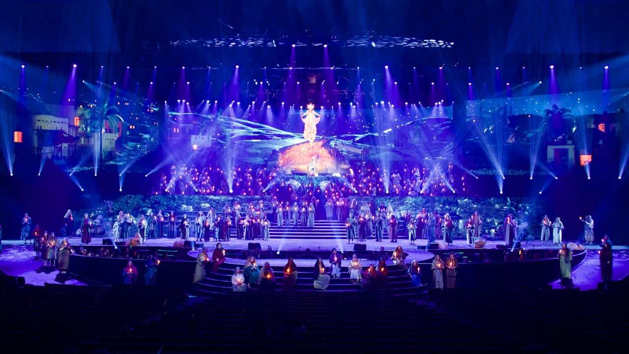 202212 Prestonwood Christmas extravaganza shines with PIXERA and Stage